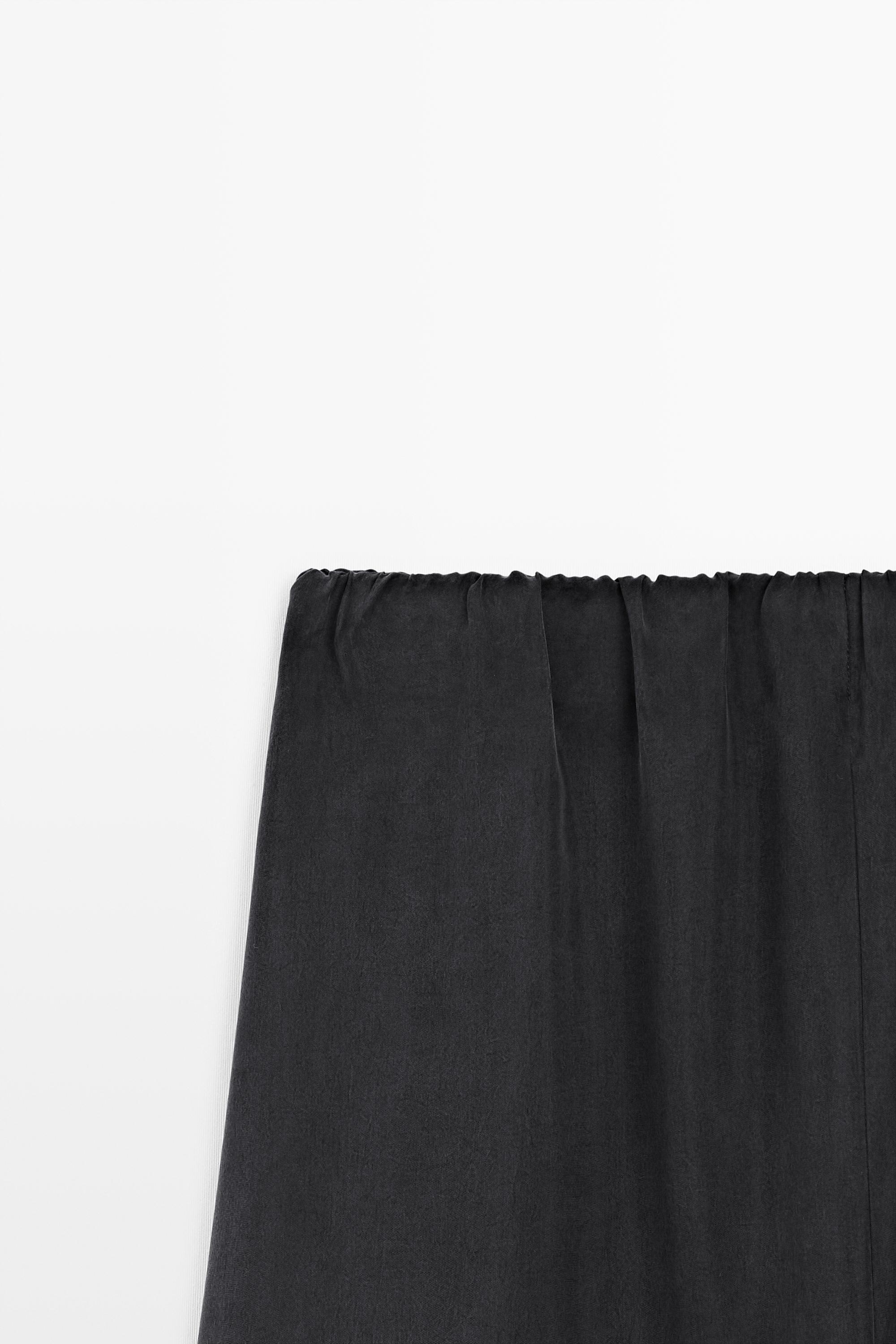 Voluminous midi skirt